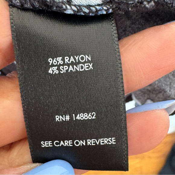 Torrid Challis Floral Spring Summer Black Romper Sz 1 - Picture 12 of 14